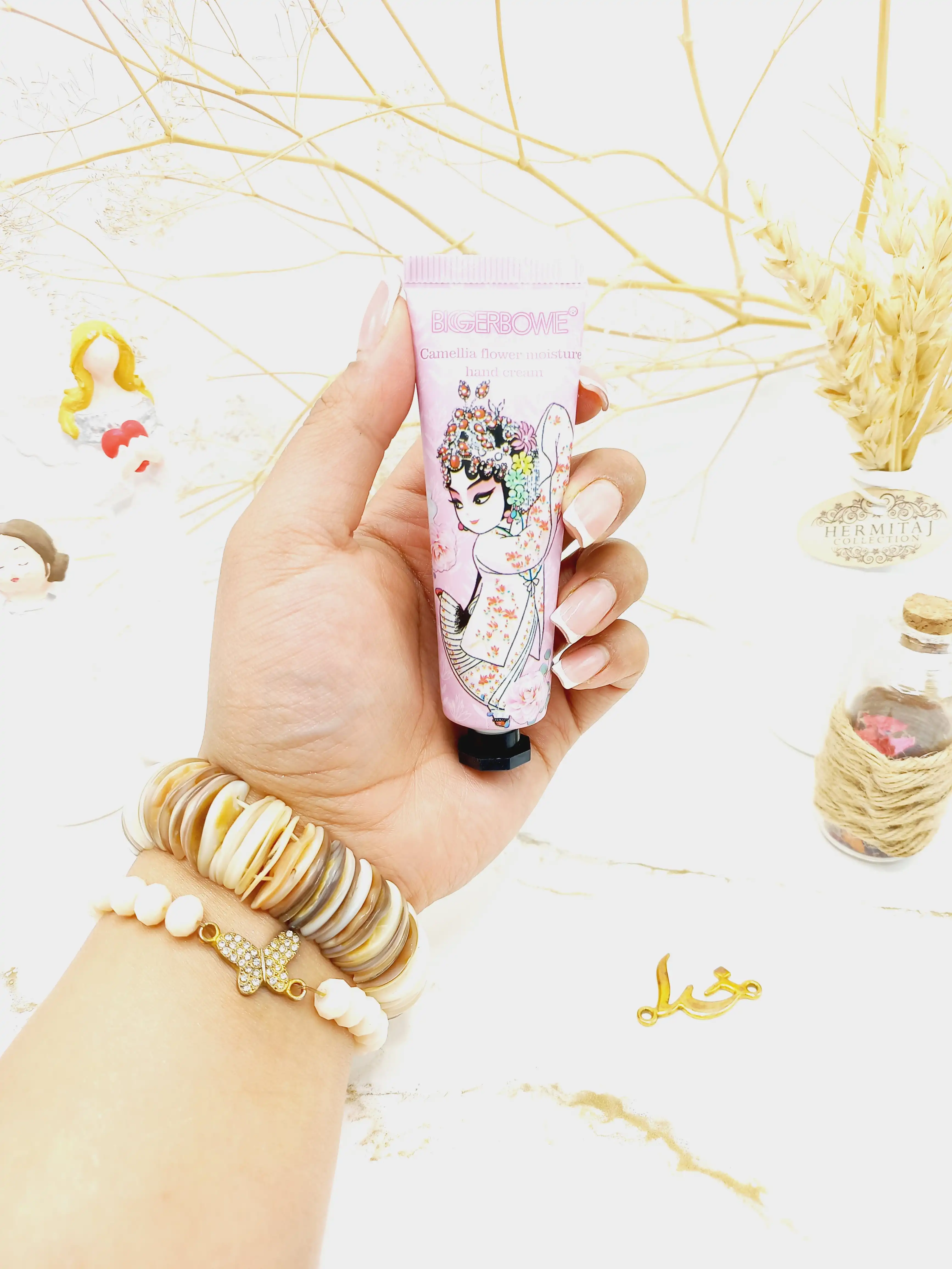 کرم دست مرطوب کننده و آبرسان طرح دختر BIGERBOWS‏ کد 606