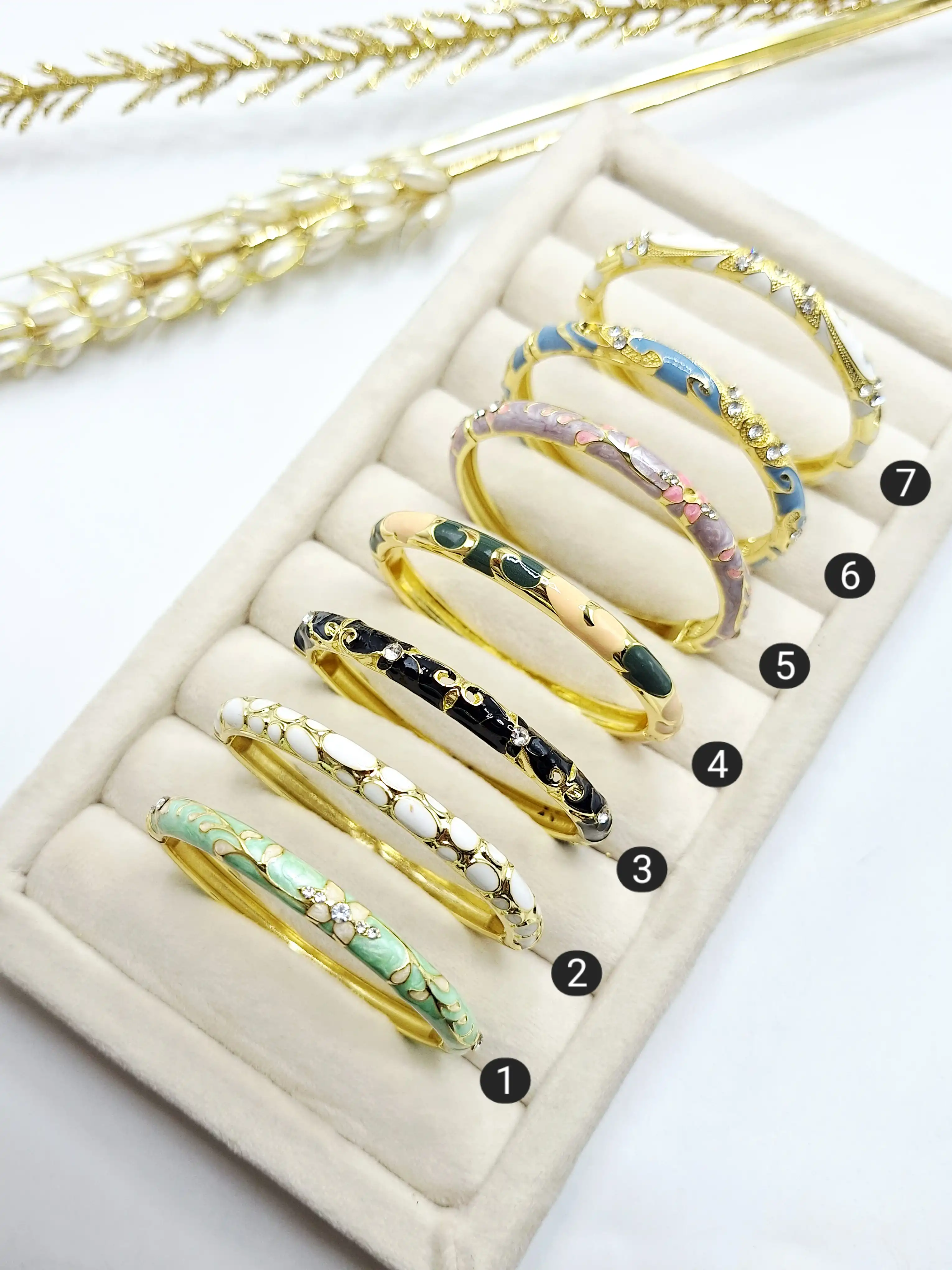 دستبند النگویی مینا کاری بسیار زیبا و شیک