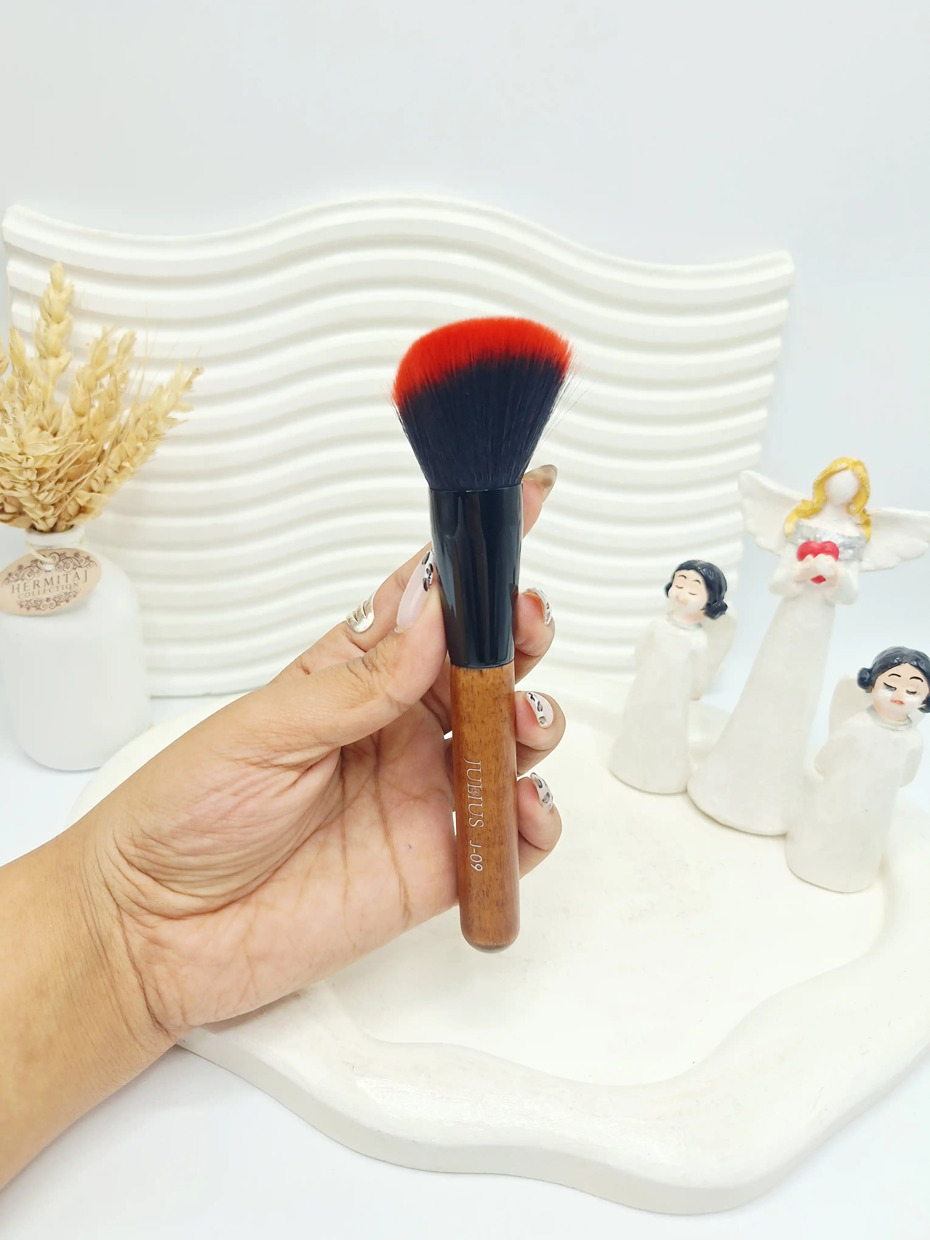 براش رژ گونه دسته چوبی برند جولیوس