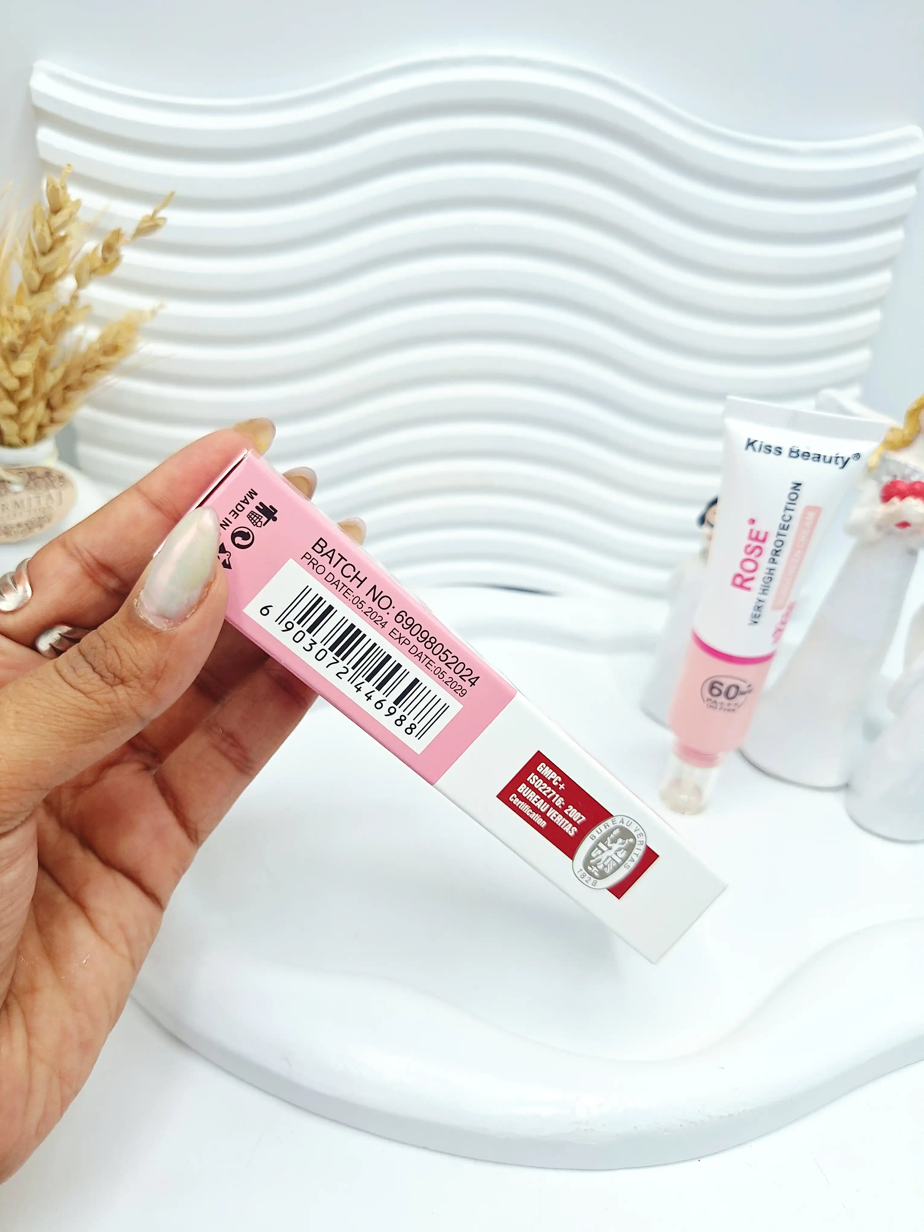 ضد آفتاب تیوپی گل رز SPF 60 برند کیس بیوتی کد 6988
